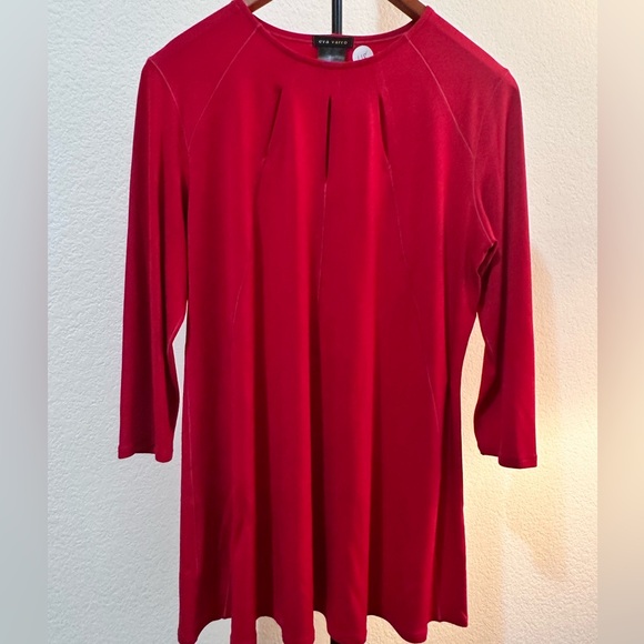 Eva Varro - Picture 1 of 3